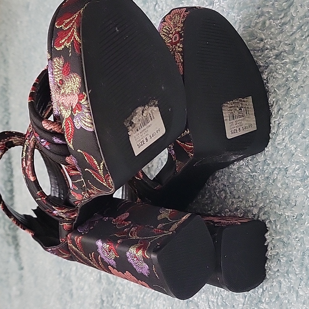 Charlotte Russe Floral Heels - Picture 6 of 8
